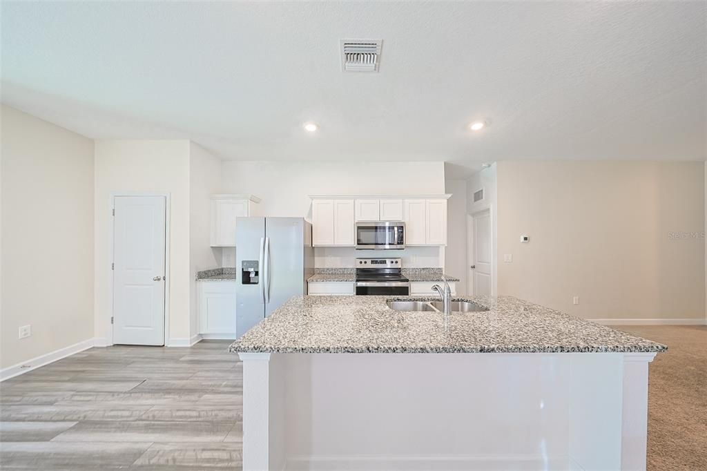 待售: $299,900 (3 贝兹, 2 浴室, 1412 平方英尺)