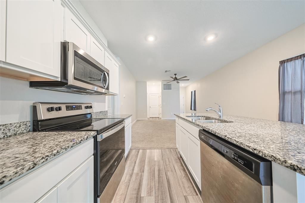 待售: $299,900 (3 贝兹, 2 浴室, 1412 平方英尺)