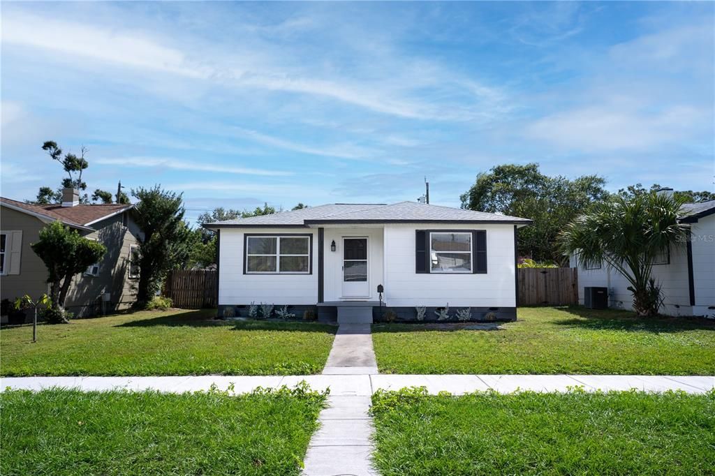 For Sale: $339,000 (3 beds, 1 baths, 974 Square Feet)