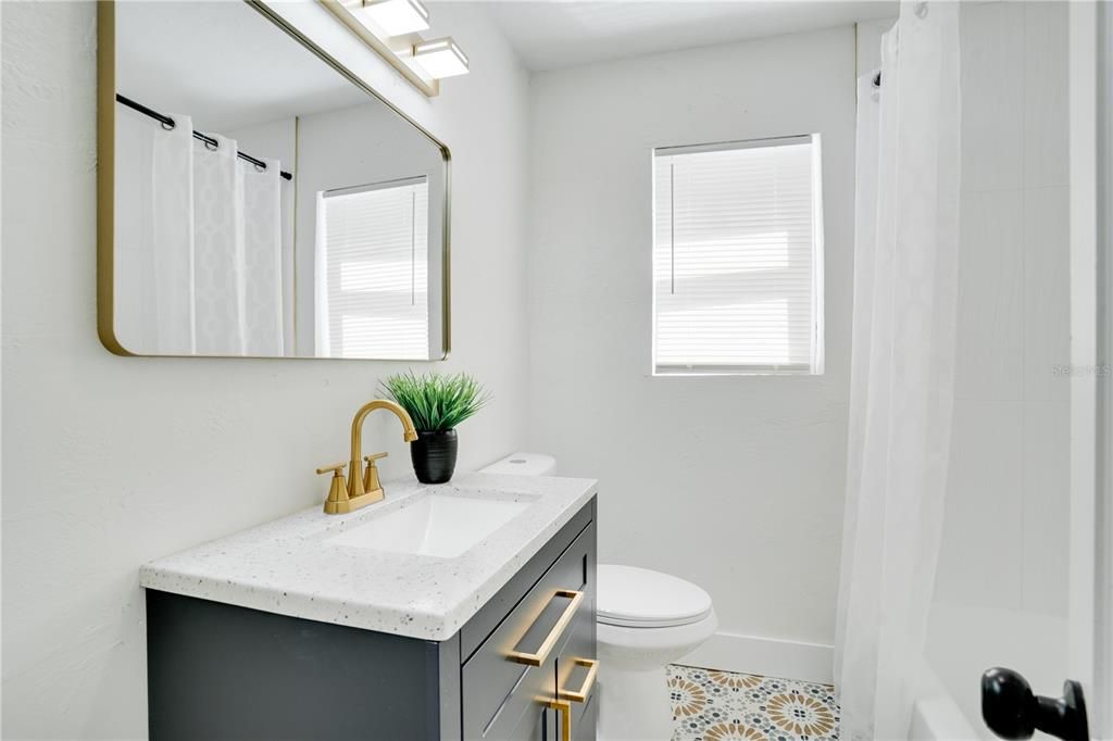 For Sale: $339,000 (3 beds, 1 baths, 974 Square Feet)