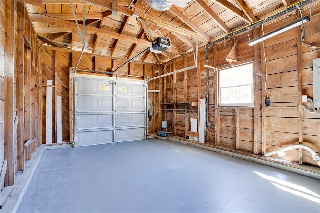 For Sale: $339,000 (3 beds, 1 baths, 974 Square Feet)