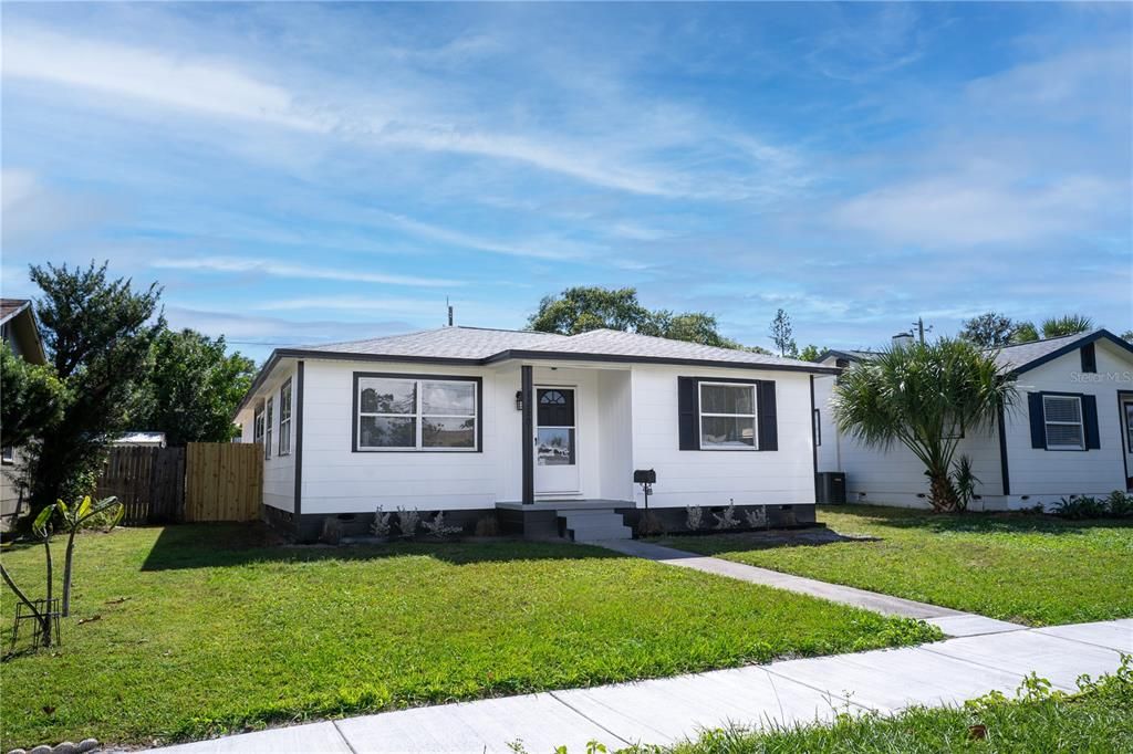 For Sale: $339,000 (3 beds, 1 baths, 974 Square Feet)