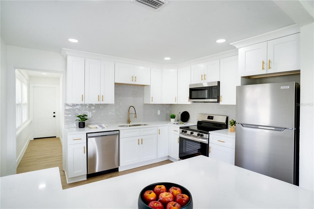 For Sale: $339,000 (3 beds, 1 baths, 974 Square Feet)