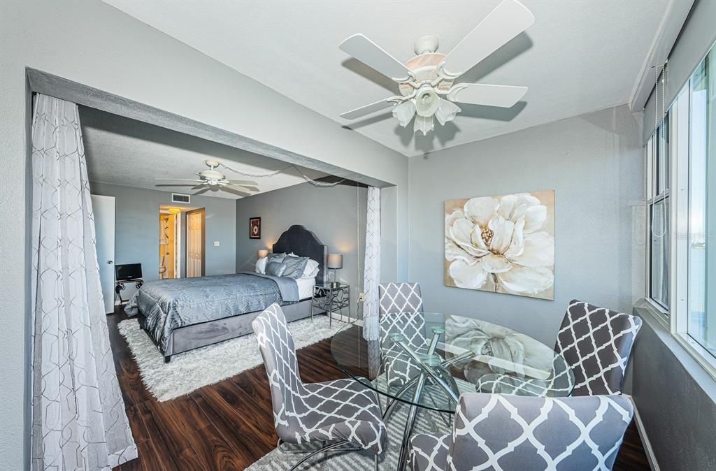 For Sale: $239,999 (1 beds, 1 baths, 815 Square Feet)