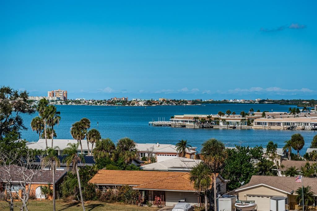 For Sale: $239,999 (1 beds, 1 baths, 815 Square Feet)