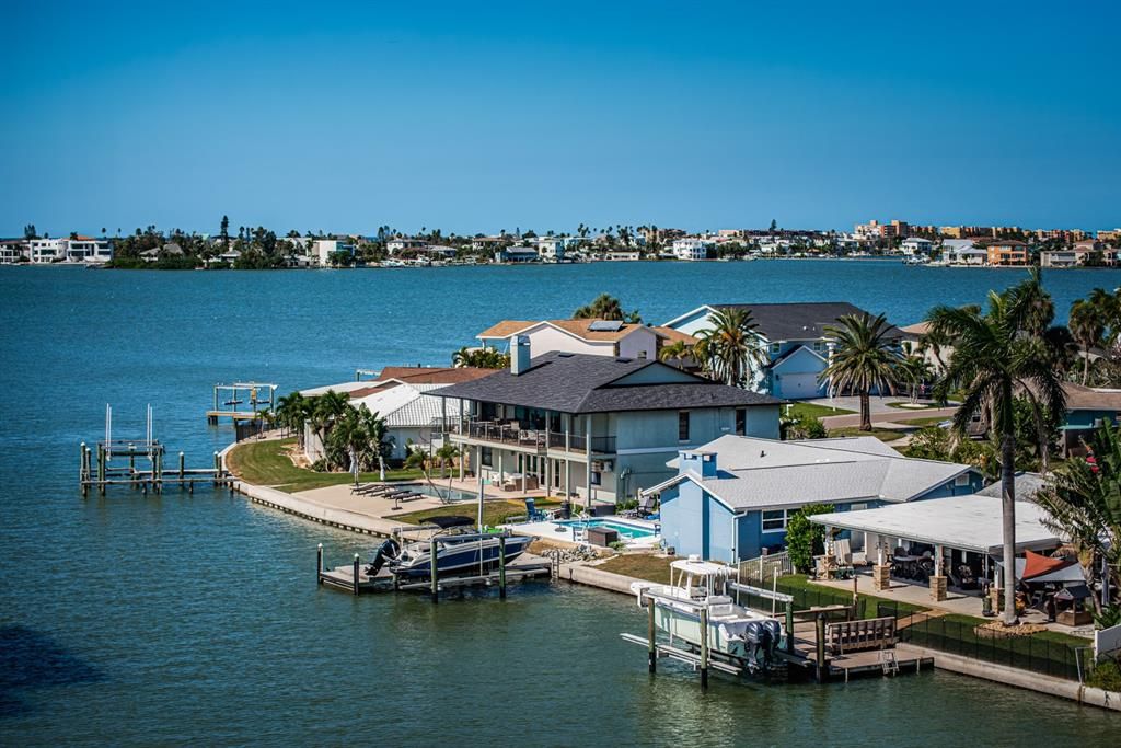 For Sale: $239,999 (1 beds, 1 baths, 815 Square Feet)