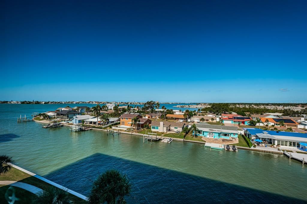 For Sale: $239,999 (1 beds, 1 baths, 815 Square Feet)