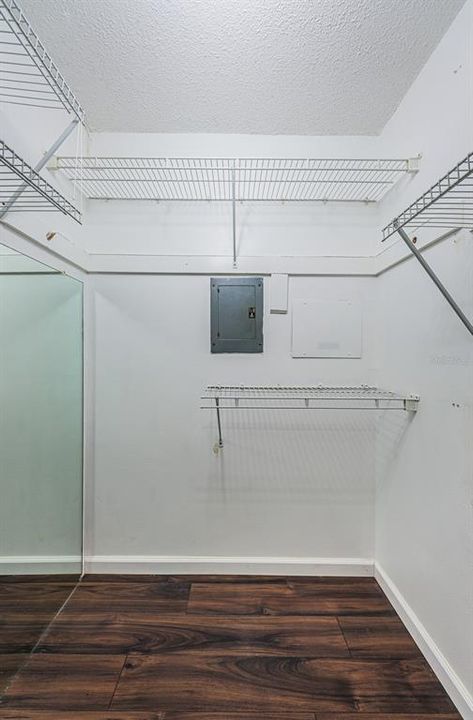 For Sale: $239,999 (1 beds, 1 baths, 815 Square Feet)