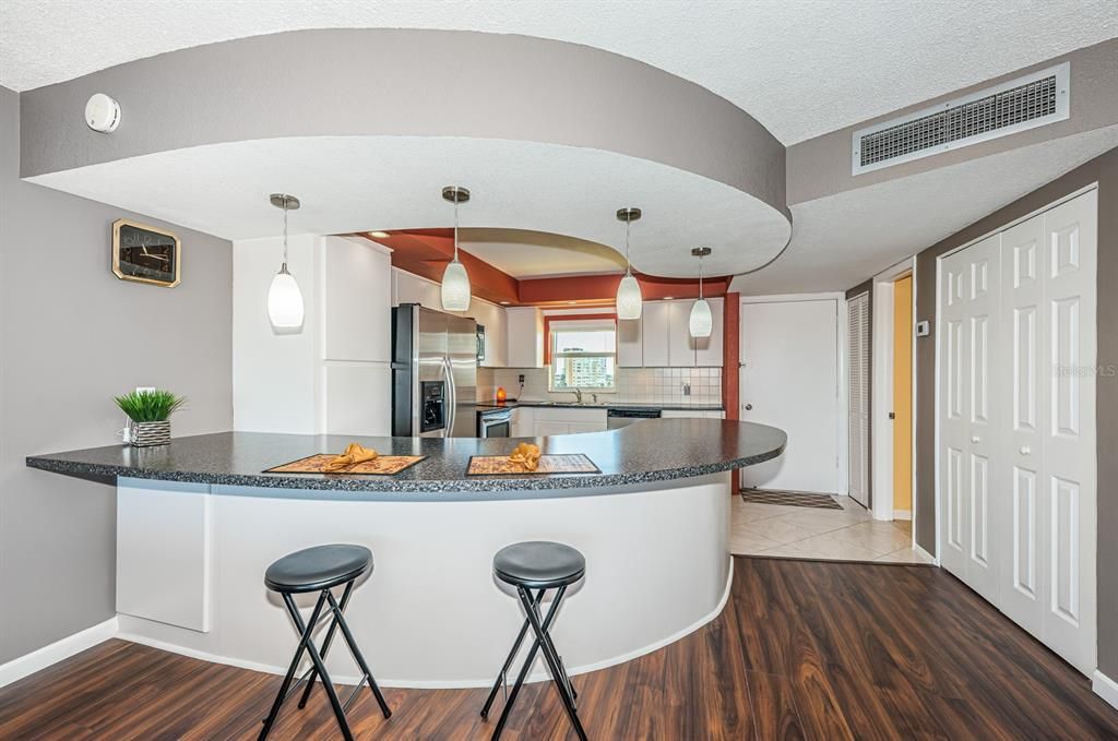 For Sale: $239,999 (1 beds, 1 baths, 815 Square Feet)