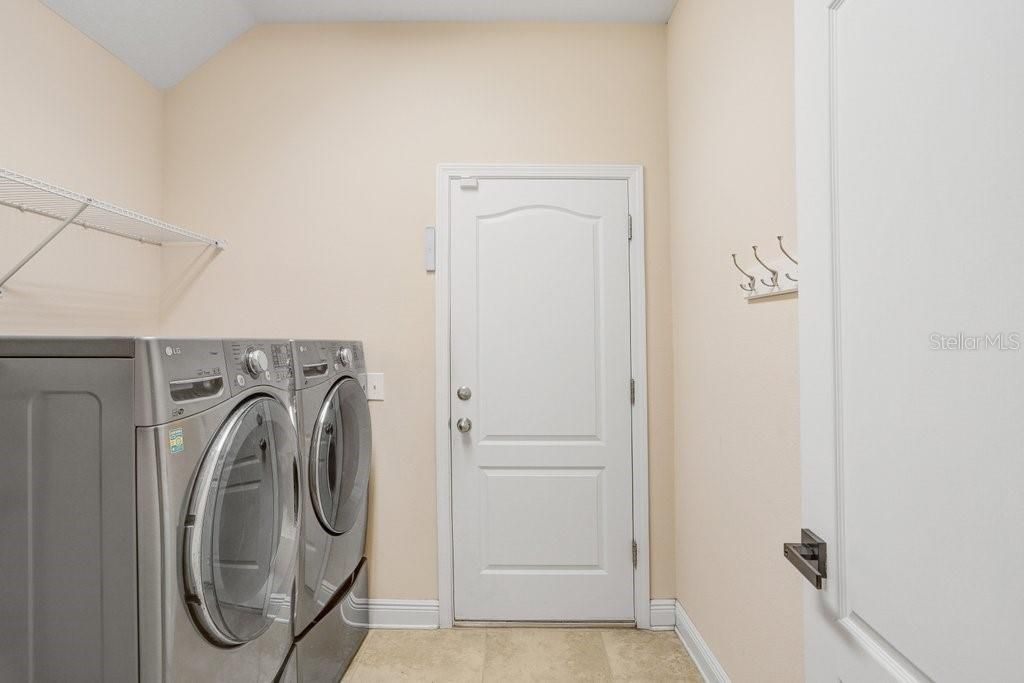 For Sale: $925,000 (4 beds, 3 baths, 2280 Square Feet)