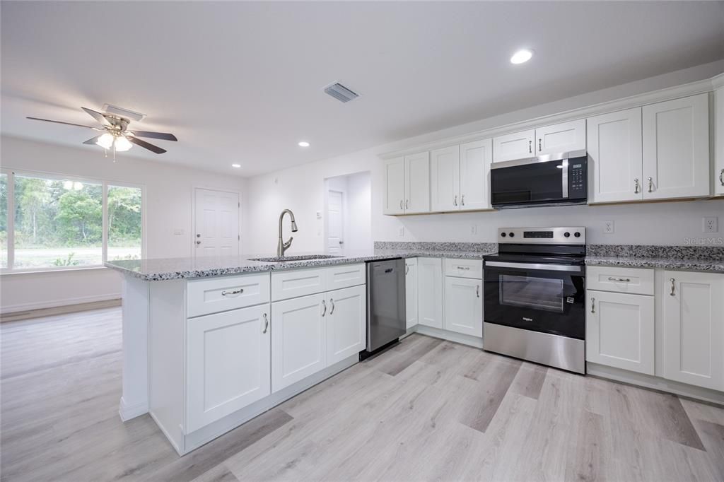 待售: $249,900 (3 贝兹, 2 浴室, 1287 平方英尺)