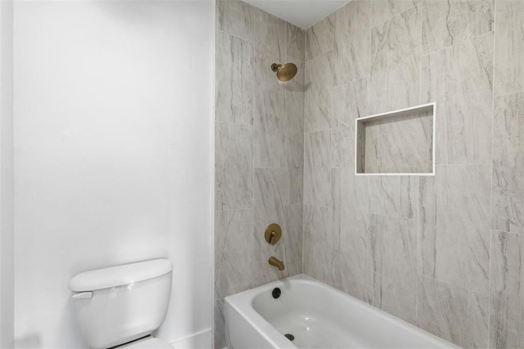 En Venta: $184,800 (3 camas, 2 baños, 1260 Pies cuadrados)