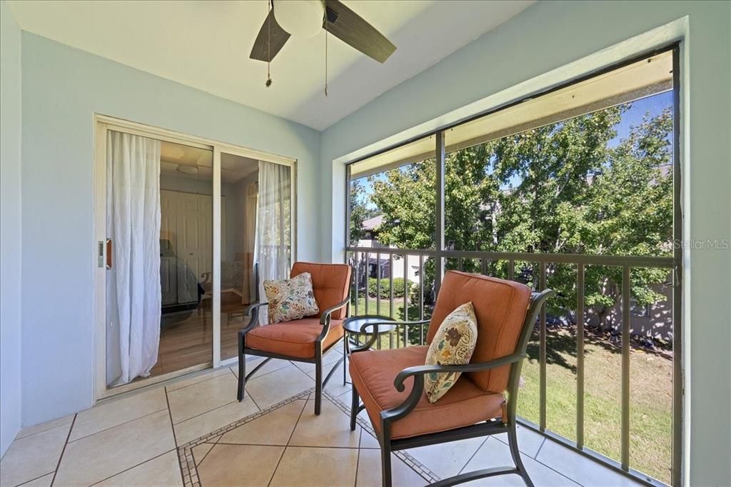 合同活跃: $179,900 (2 贝兹, 2 浴室, 900 平方英尺)