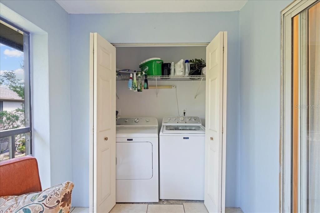 合同活跃: $179,900 (2 贝兹, 2 浴室, 900 平方英尺)