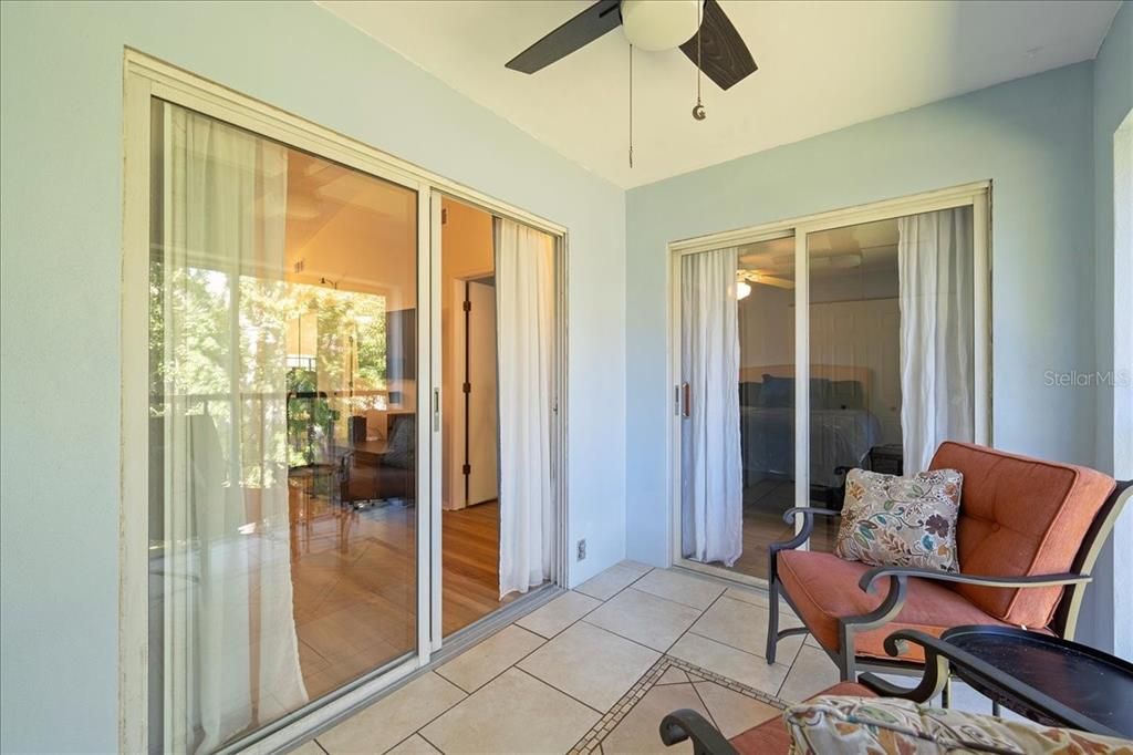 合同活跃: $179,900 (2 贝兹, 2 浴室, 900 平方英尺)