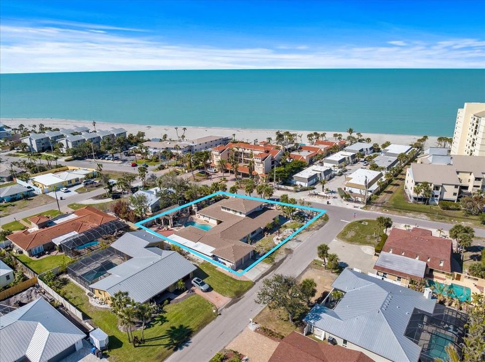 En Venta: $1,150,000 (0.39 acres)