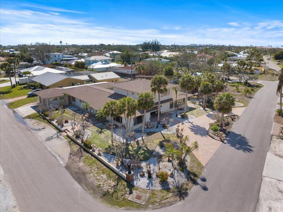 En Venta: $1,150,000 (0.39 acres)