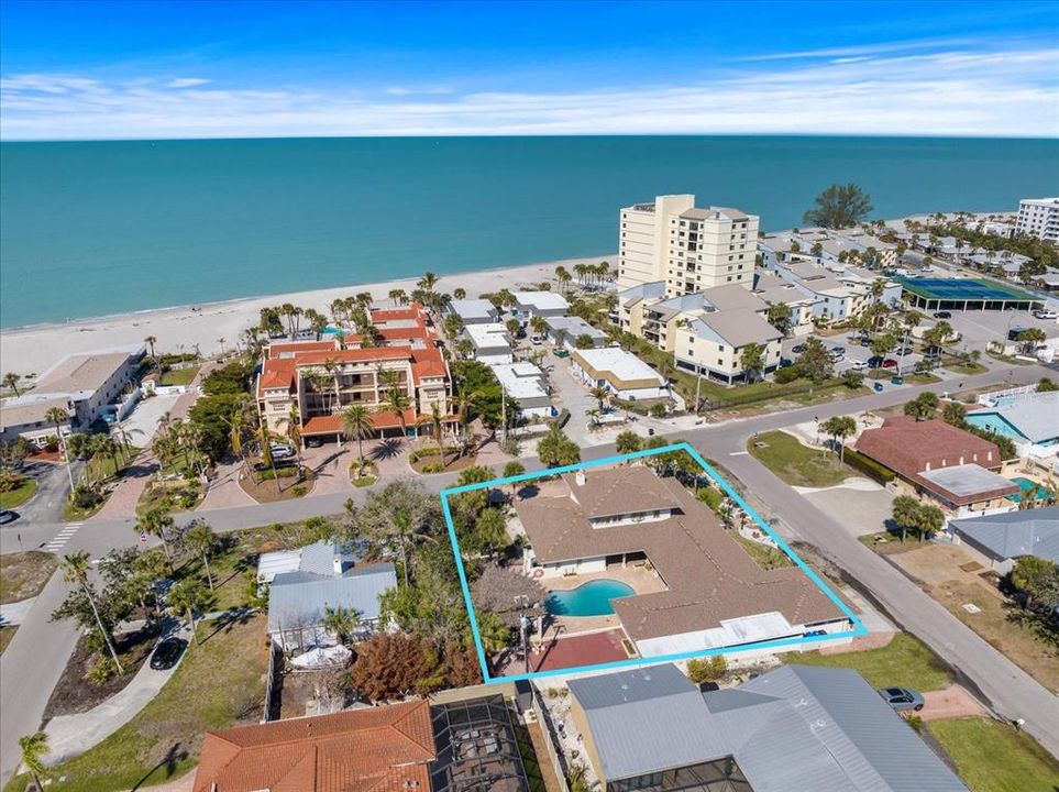 En Venta: $1,150,000 (0.39 acres)