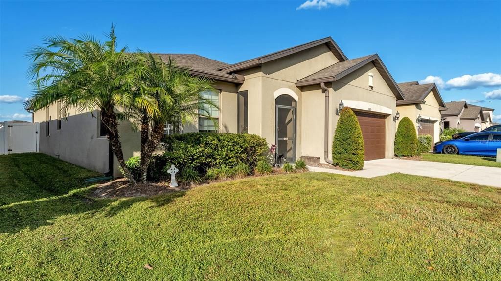 For Sale: $345,000 (4 beds, 3 baths, 1938 Square Feet)