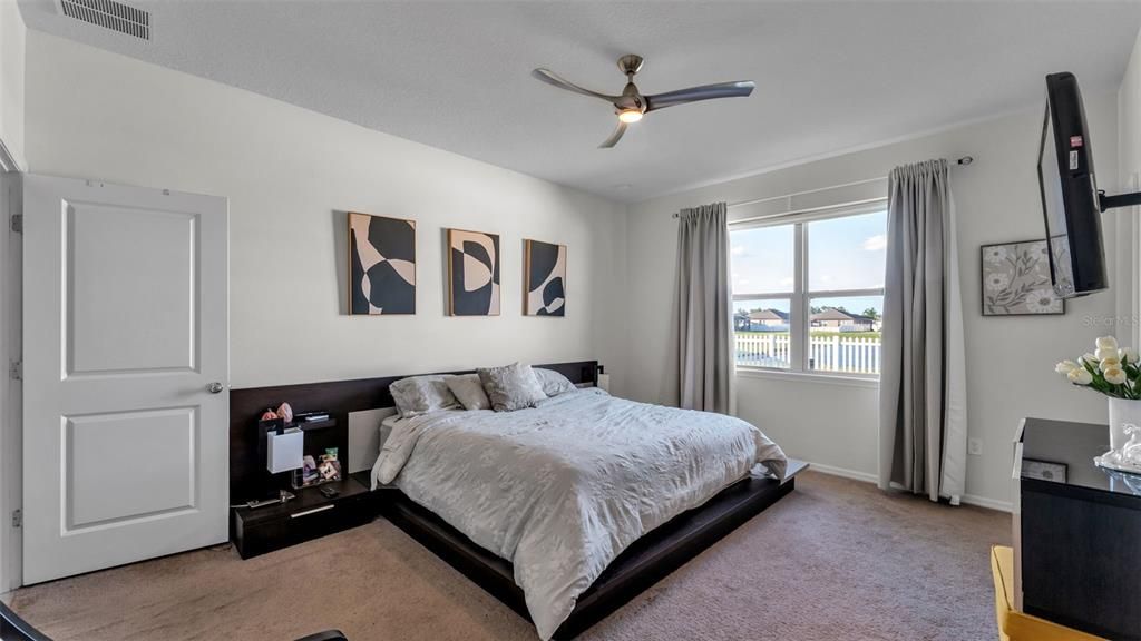 For Sale: $345,000 (4 beds, 3 baths, 1938 Square Feet)