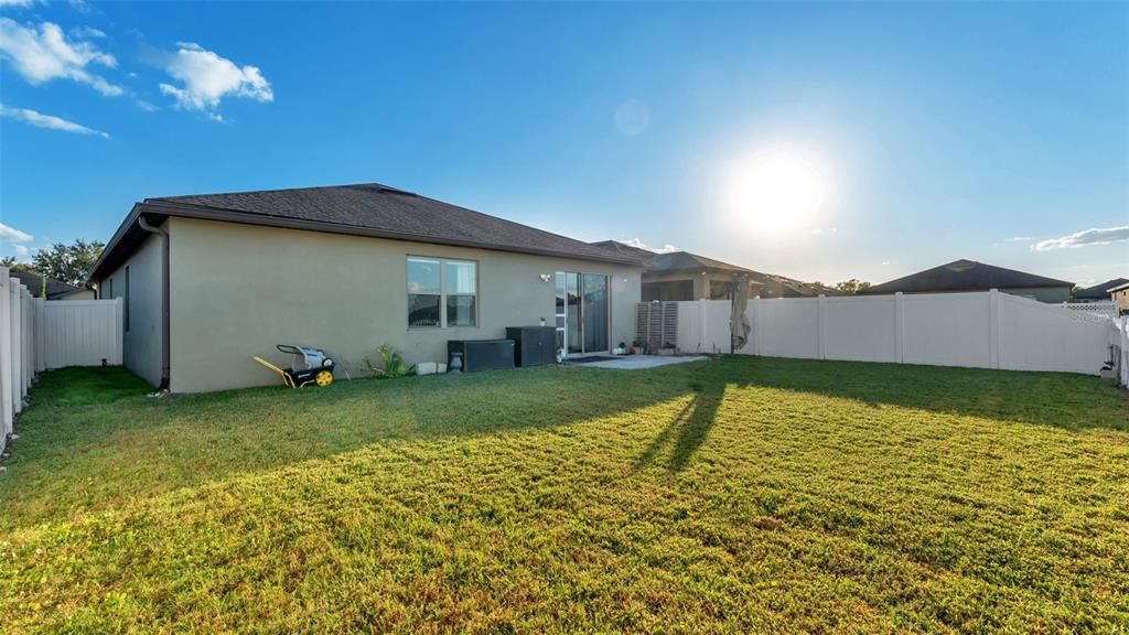 For Sale: $345,000 (4 beds, 3 baths, 1938 Square Feet)