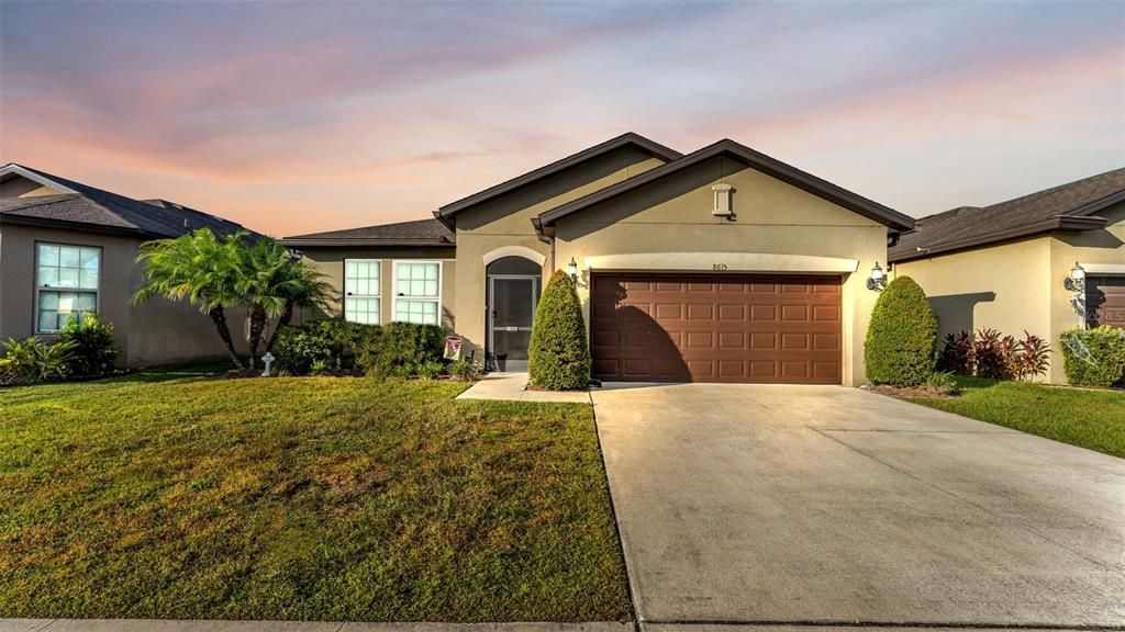 For Sale: $345,000 (4 beds, 3 baths, 1938 Square Feet)