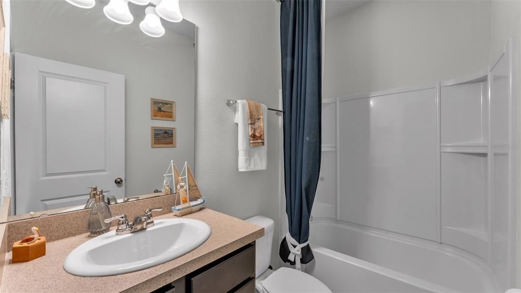 For Sale: $345,000 (4 beds, 3 baths, 1938 Square Feet)