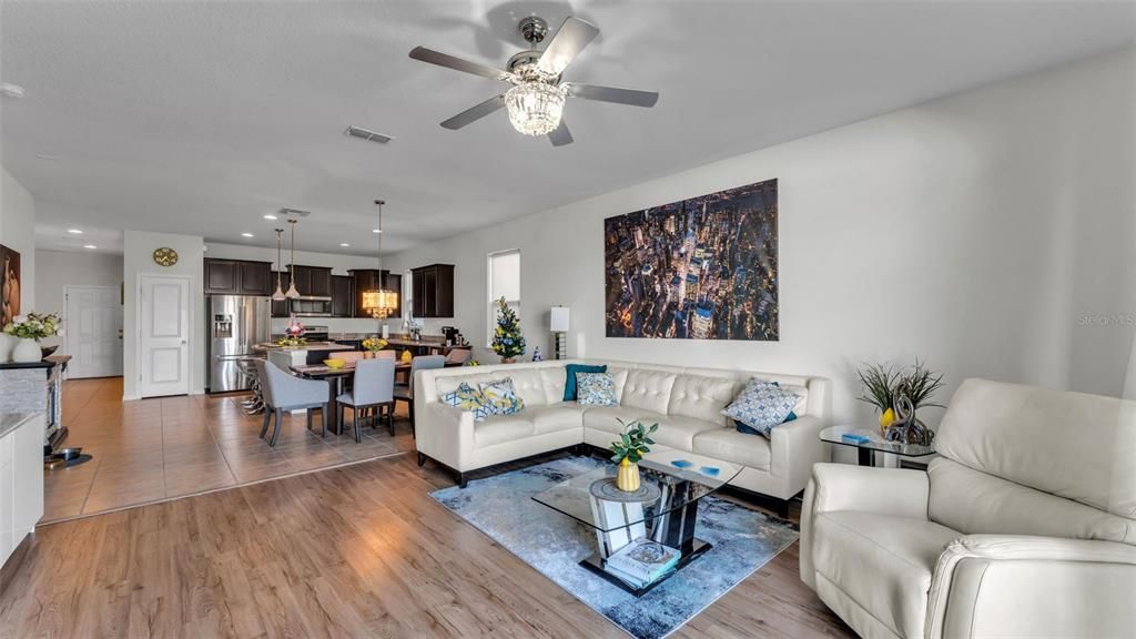 For Sale: $345,000 (4 beds, 3 baths, 1938 Square Feet)