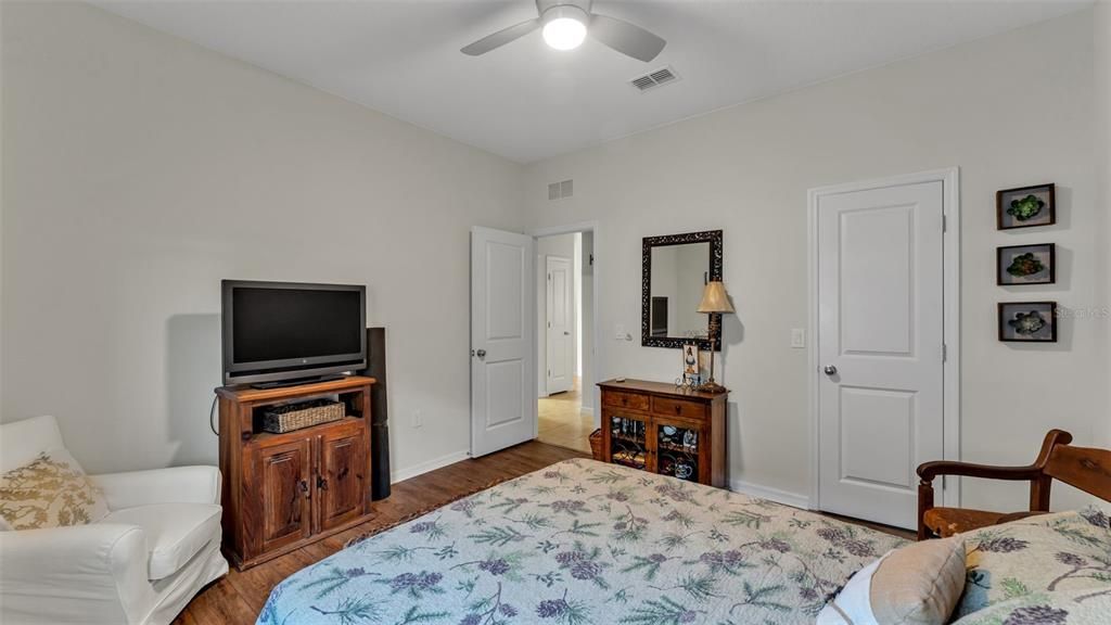 For Sale: $345,000 (4 beds, 3 baths, 1938 Square Feet)