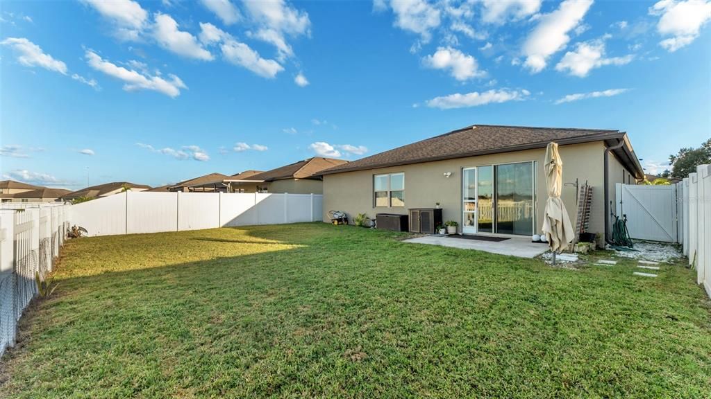 For Sale: $345,000 (4 beds, 3 baths, 1938 Square Feet)