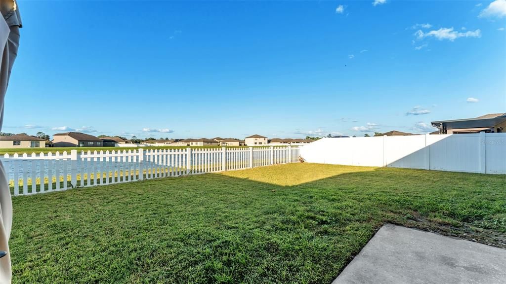 For Sale: $345,000 (4 beds, 3 baths, 1938 Square Feet)