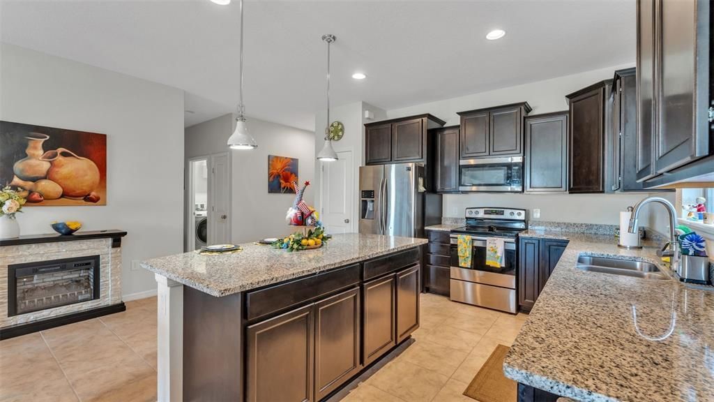 For Sale: $345,000 (4 beds, 3 baths, 1938 Square Feet)