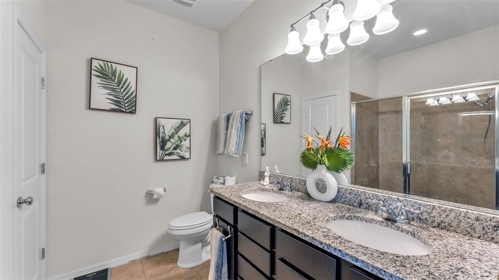 For Sale: $345,000 (4 beds, 3 baths, 1938 Square Feet)