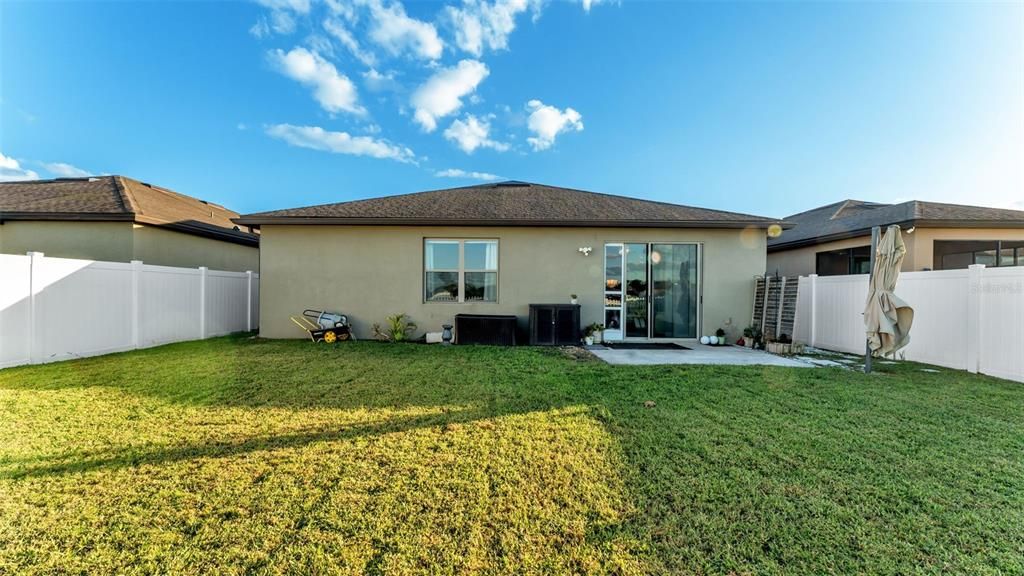 For Sale: $345,000 (4 beds, 3 baths, 1938 Square Feet)