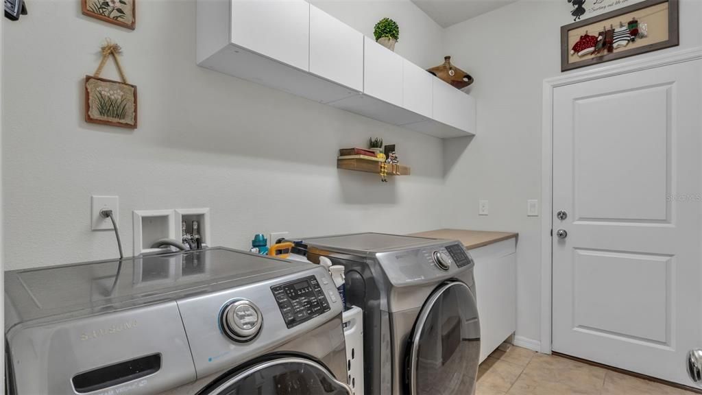 For Sale: $345,000 (4 beds, 3 baths, 1938 Square Feet)