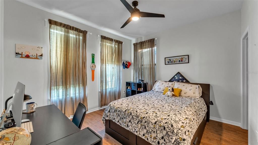 For Sale: $345,000 (4 beds, 3 baths, 1938 Square Feet)