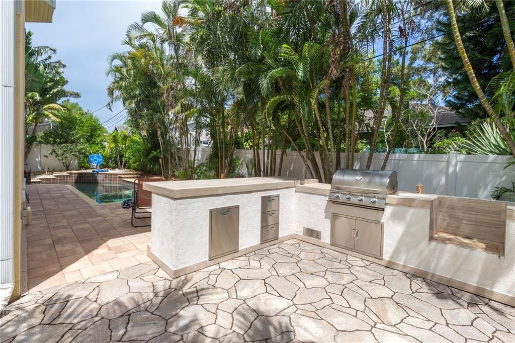 出租: $480 (4 贝兹, 3 浴室, 3526 平方英尺)