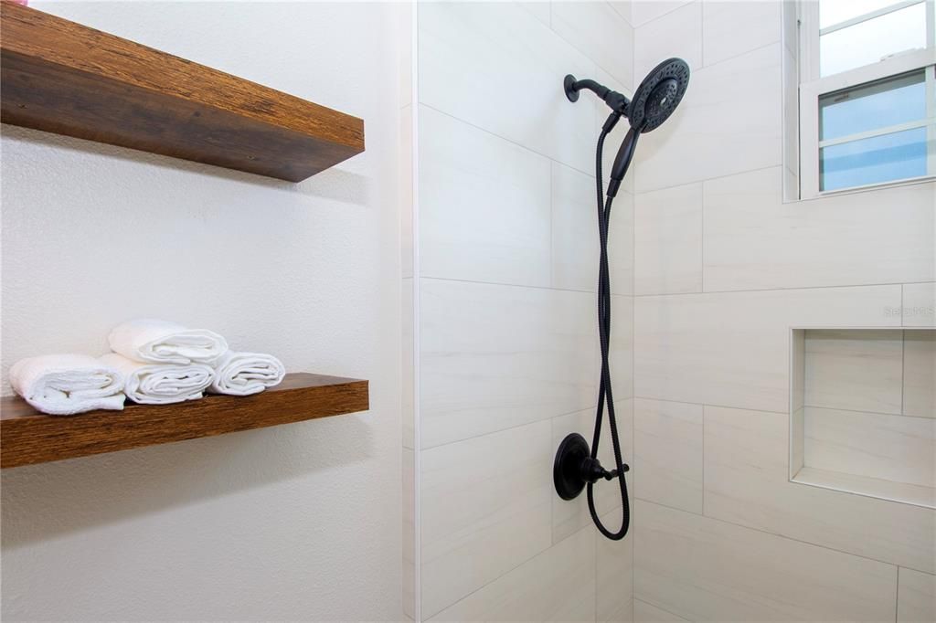 出租: $480 (4 贝兹, 3 浴室, 3526 平方英尺)