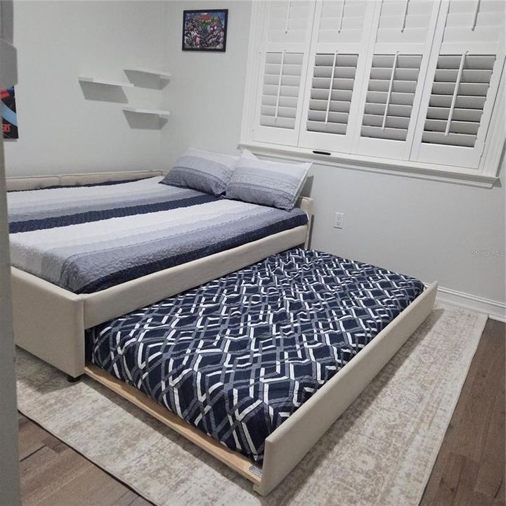 出租: $480 (4 贝兹, 3 浴室, 3526 平方英尺)