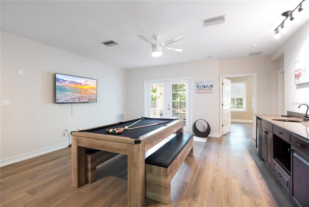 出租: $480 (4 贝兹, 3 浴室, 3526 平方英尺)