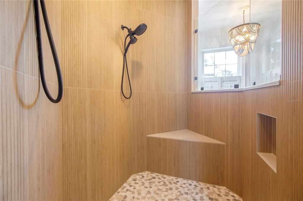 出租: $480 (4 贝兹, 3 浴室, 3526 平方英尺)