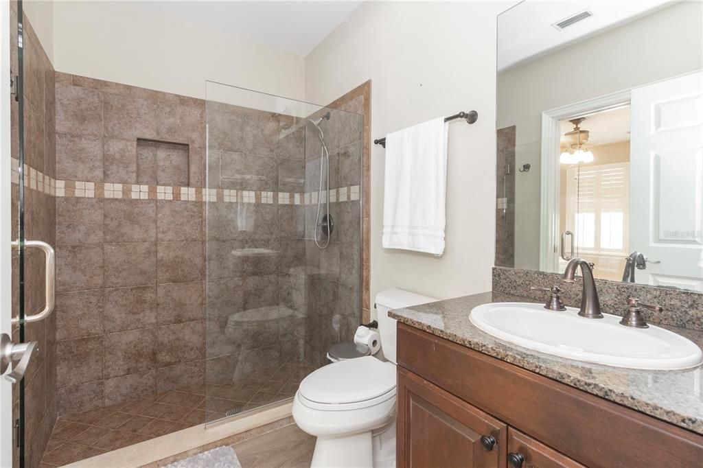 出租: $480 (4 贝兹, 3 浴室, 3526 平方英尺)