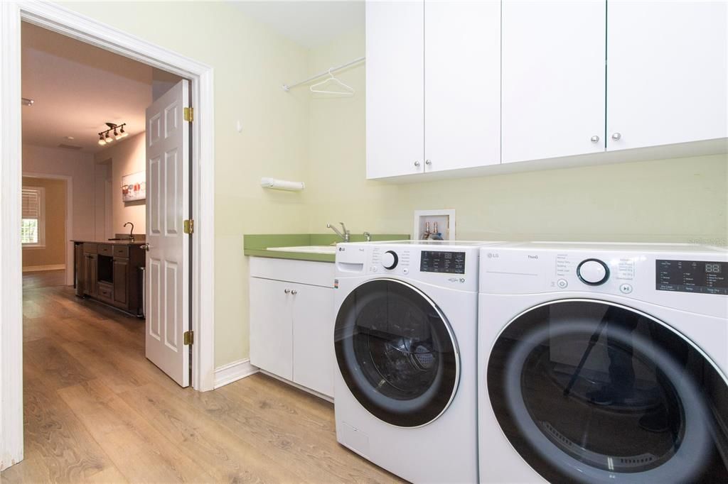 出租: $480 (4 贝兹, 3 浴室, 3526 平方英尺)