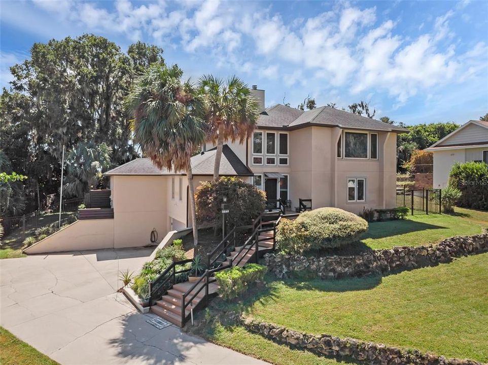 For Sale: $740,000 (3 beds, 3 baths, 3085 Square Feet)