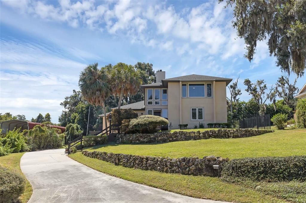 For Sale: $740,000 (3 beds, 3 baths, 3085 Square Feet)