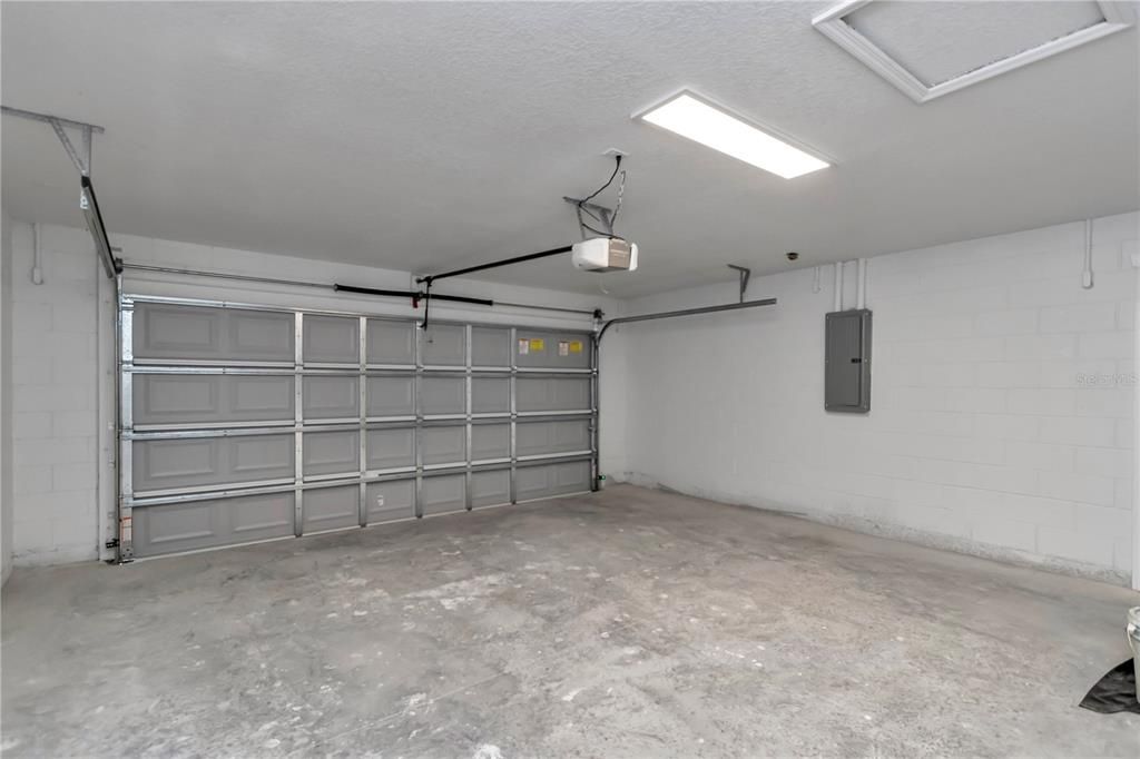 For Sale: $409,000 (4 beds, 3 baths, 2090 Square Feet)