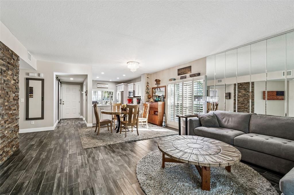 For Sale: $463,999 (2 beds, 2 baths, 1235 Square Feet)