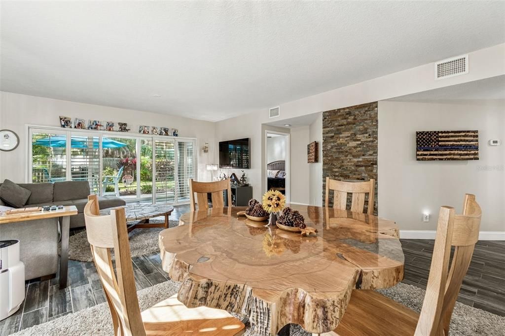 For Sale: $463,999 (2 beds, 2 baths, 1235 Square Feet)