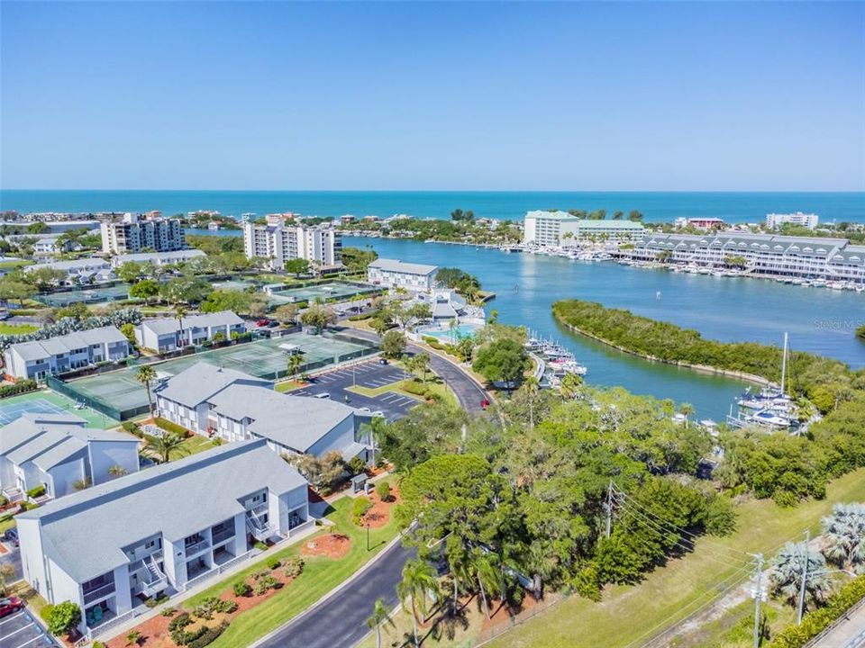 For Sale: $463,999 (2 beds, 2 baths, 1235 Square Feet)