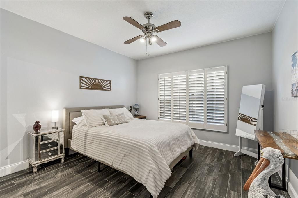 For Sale: $463,999 (2 beds, 2 baths, 1235 Square Feet)